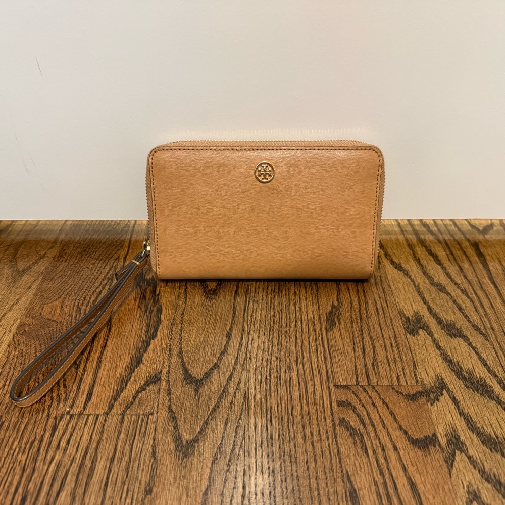 Tory Burch Beige/Tan Leather Zip Wristlet with Gold Logo